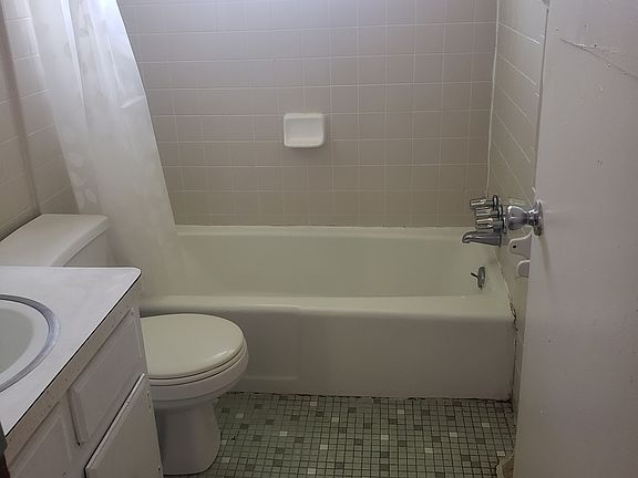 3rd image of 1523 Elaine Rd