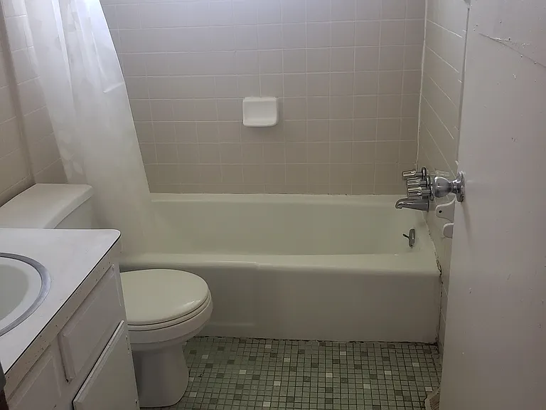 1523 Elaine Rd — Photo 3