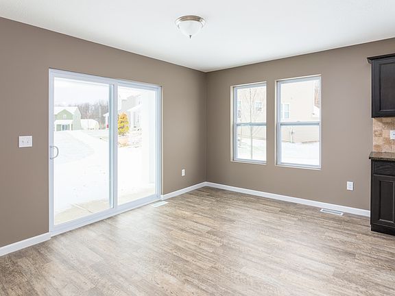 5th image of 1326 Highland Hill Dr SE