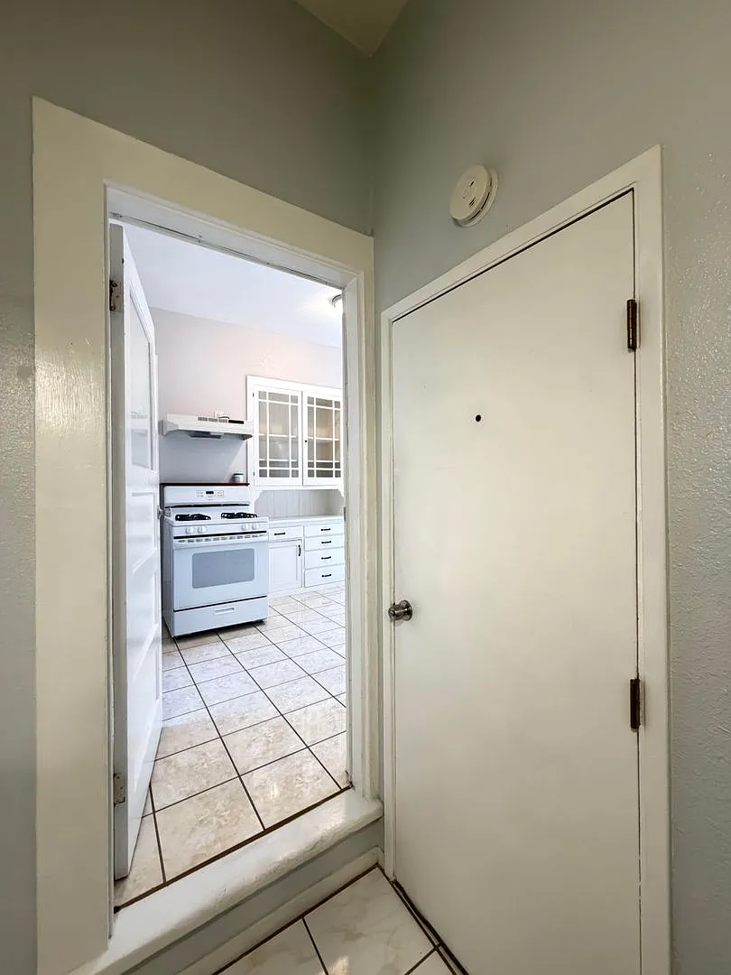 1816 Bay Street — Photo 4