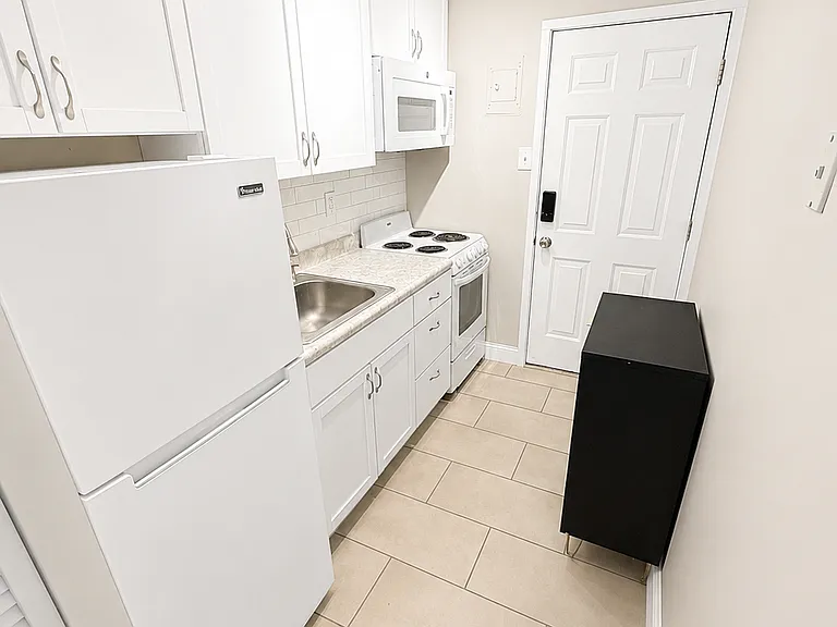 627 Garden Ave #D-2 — Photo 4