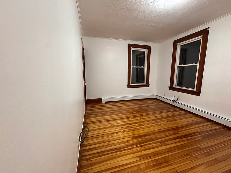 75 Queen St #1 — Photo 6