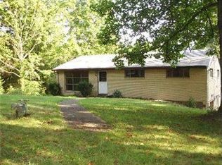 94 S Petrie Rd, Coraopolis, PA 15108