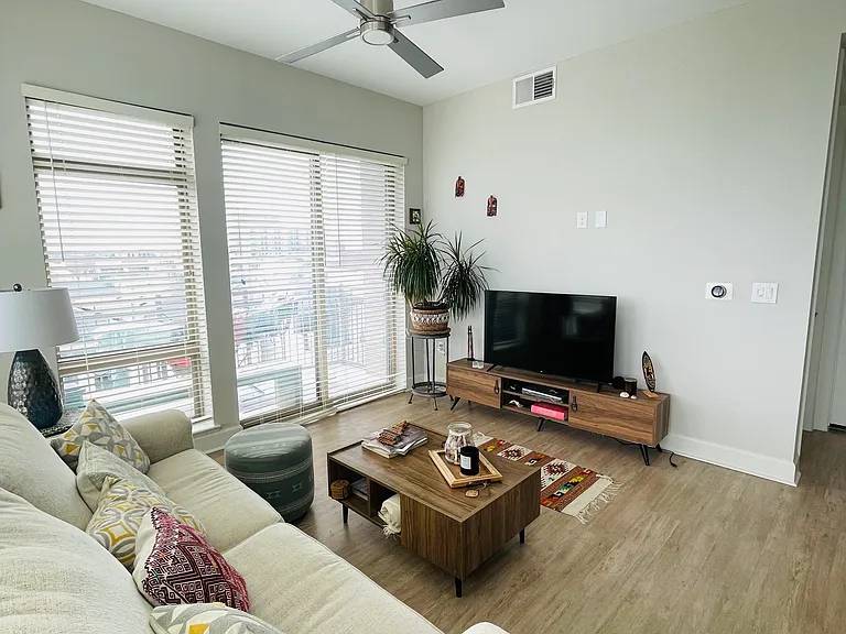1321 Montrose Blvd #601 — Photo 8