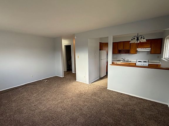 5th image of 906 W Lake Ave APT 2