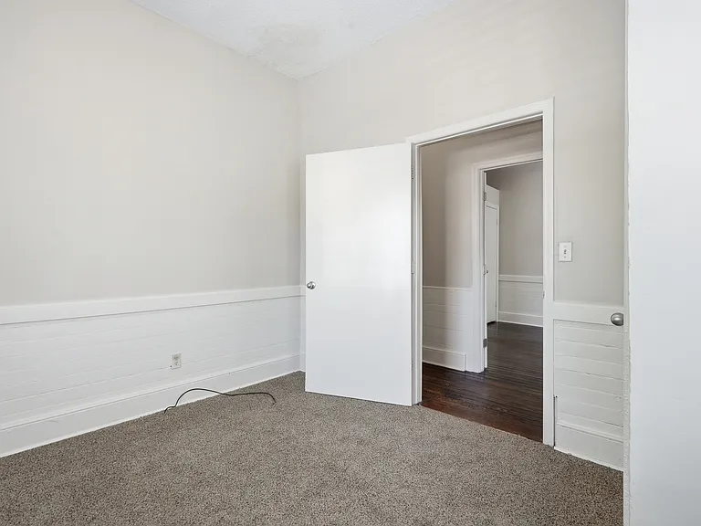 520 E Hall Ln — Photo 16