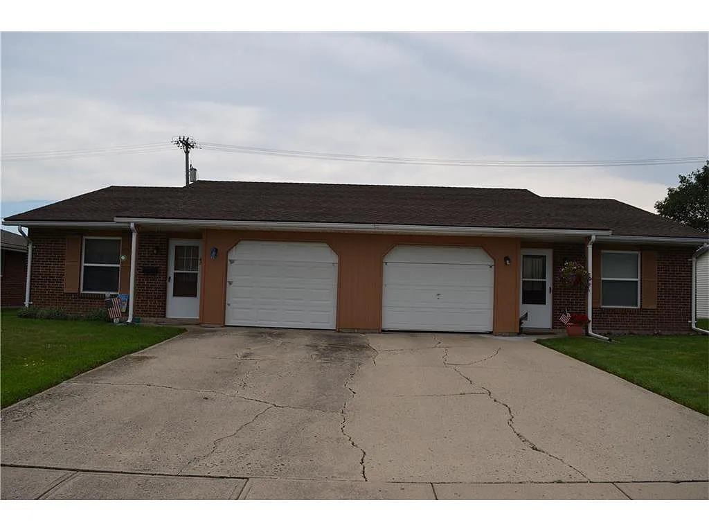 1823 W Parkway Dr photo 1