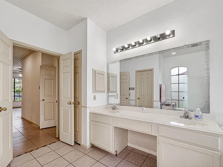 811 Colony Glen Ct — Photo 22