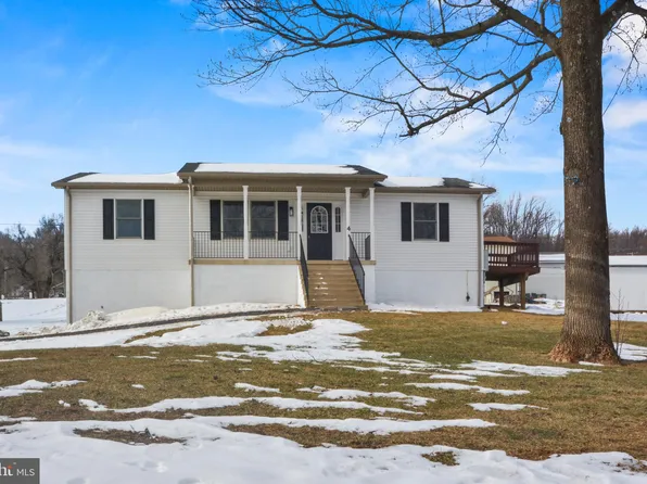 4 Snow Ln, Chester Gap, VA 22623