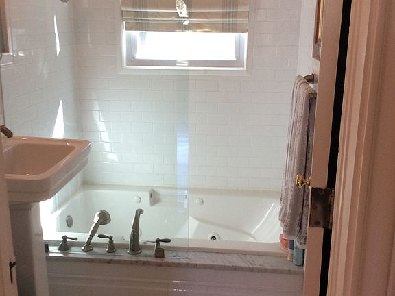 3rd image of 139 Rockwood Dr