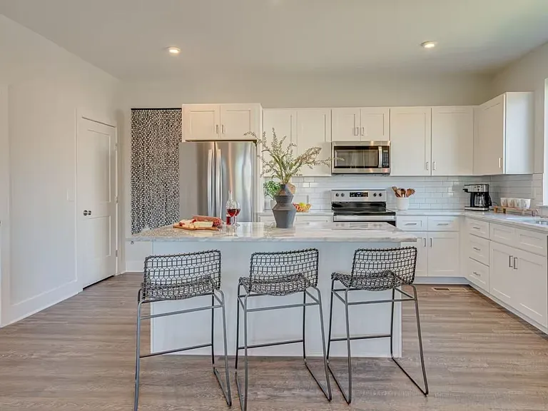 5631 Lenox Ave — Photo 4