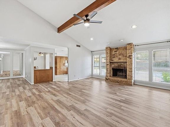 3rd image of 1070 Shakespeare Dr
