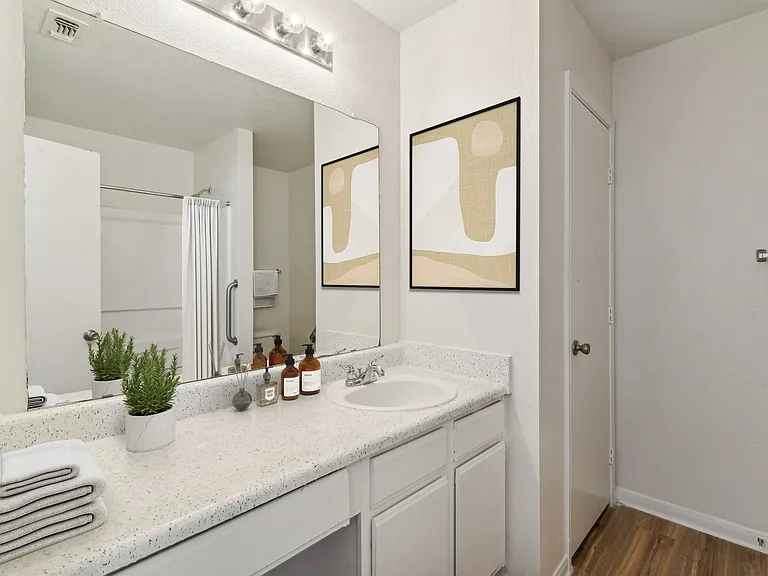Las Villas De Leon Apartments — Photo 32