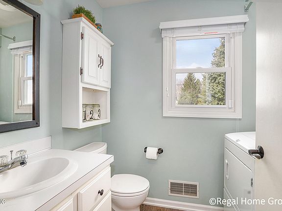 3rd image of 3985 Brookfield Dr