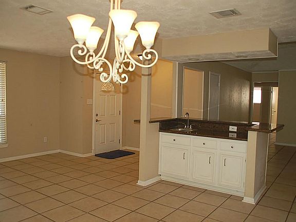 4th image of 1010 Park Bud Ln