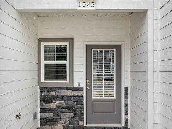 3rd image of 1043 Linsmore Avenue