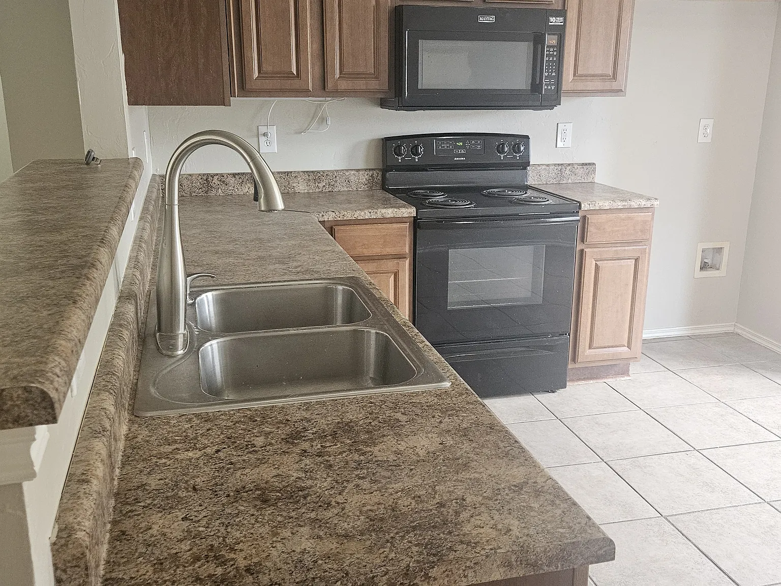3 bed, 1350 sqft, $1,575 — Photo 3