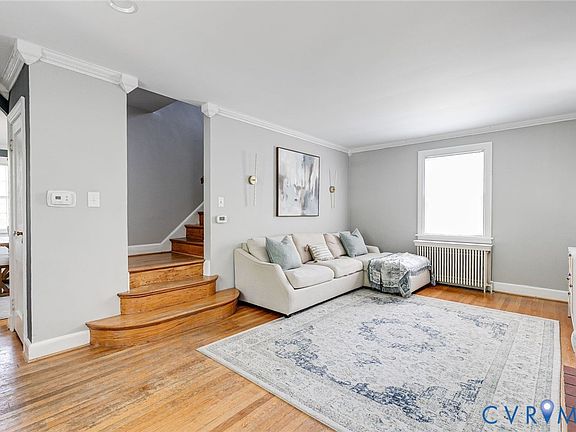 3rd image of 823 W 47th St