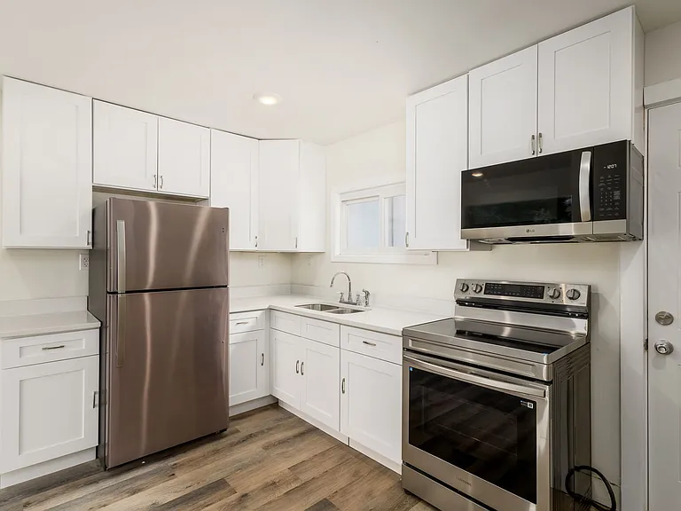 565 Virginia Cir W — Photo 9