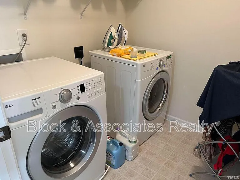 124 Longchamp Ln — Photo 10
