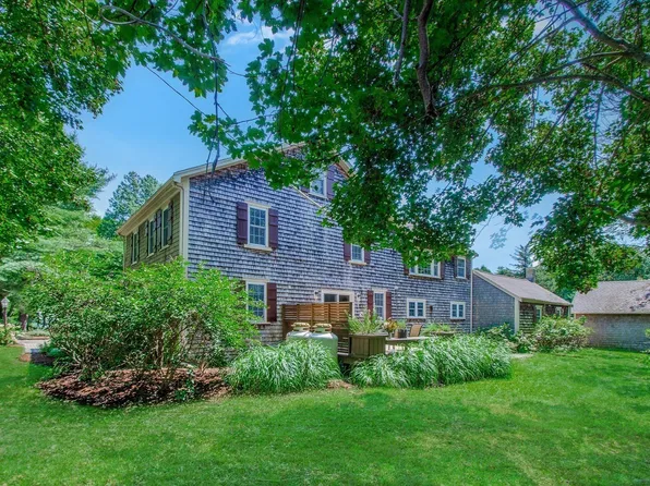 65 Acushnet Rd, Mattapoisett, MA 02739