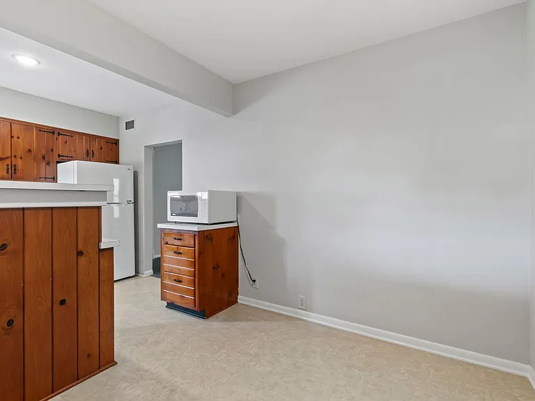 875 1st Ave — Photo 14