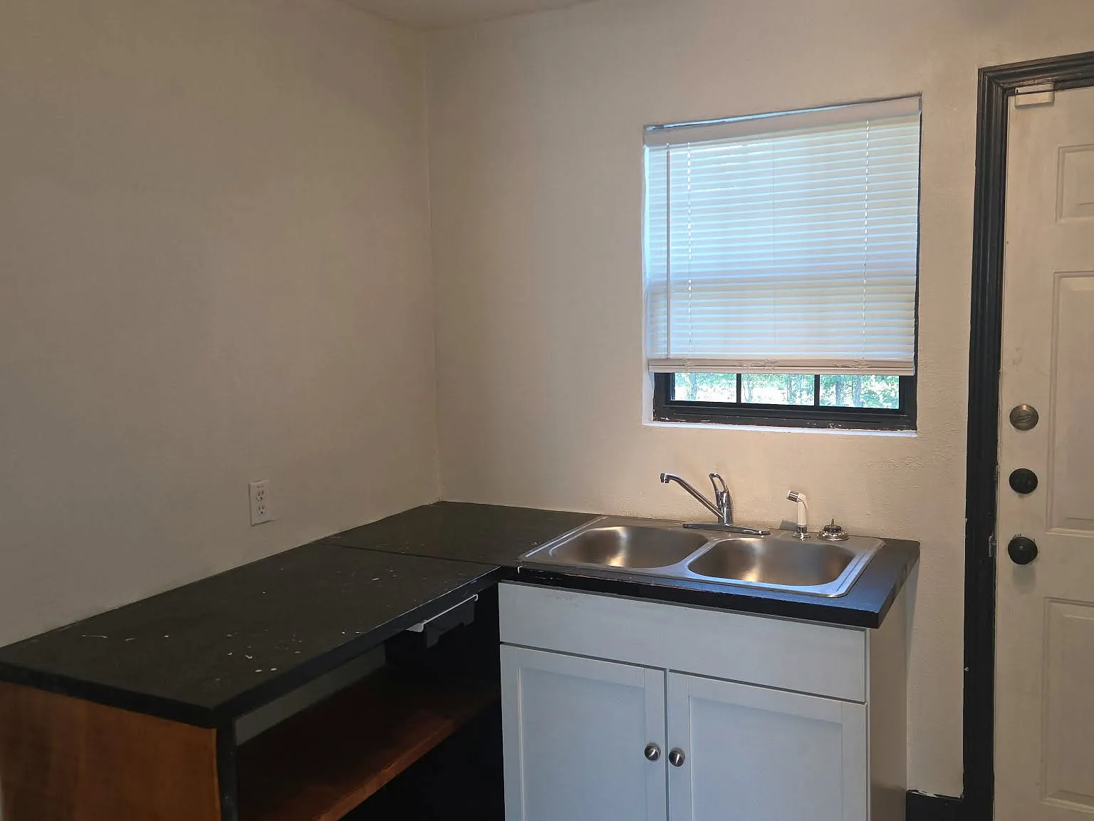 2 bed, 700 sqft, $775 — Photo 2