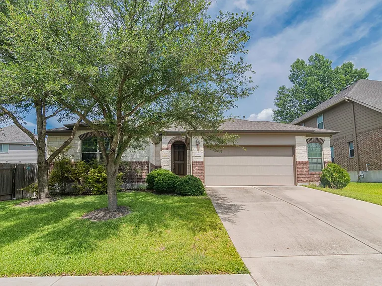 2542 Ravenwood Dr — Photo 1