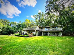 1910 Essex Ln, Jackson, MI 49203