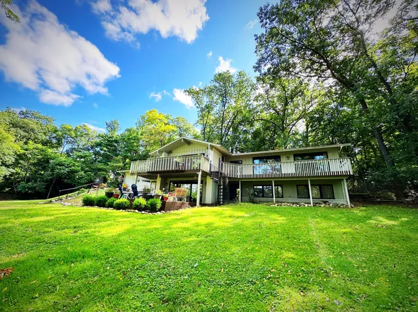 1910 Essex Ln, Jackson, MI 49203