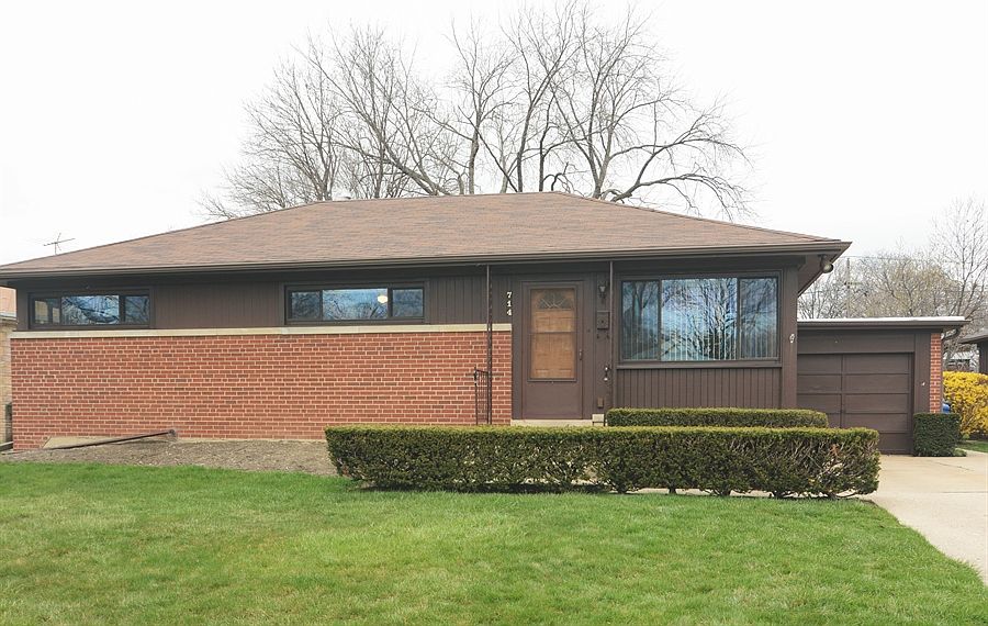 1st image of 714 W Dresser Dr