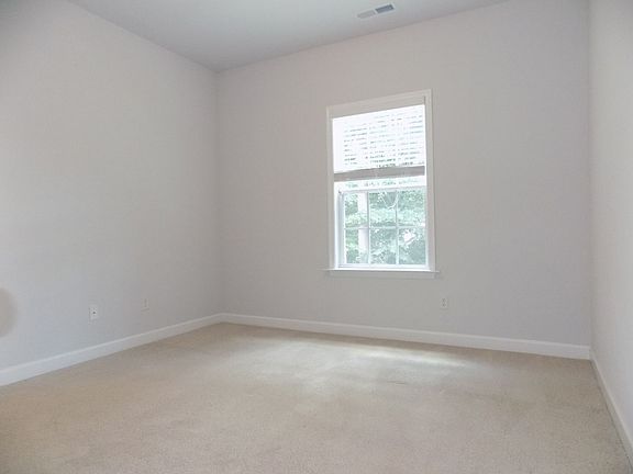 4th image of 121 Wineberry Way
