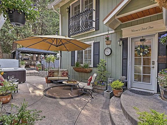 Courtyard to Guest House