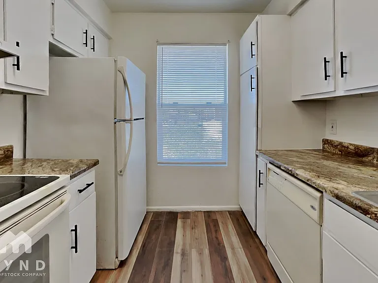 6657 W Ocotillo Rd #201 — Photo 5