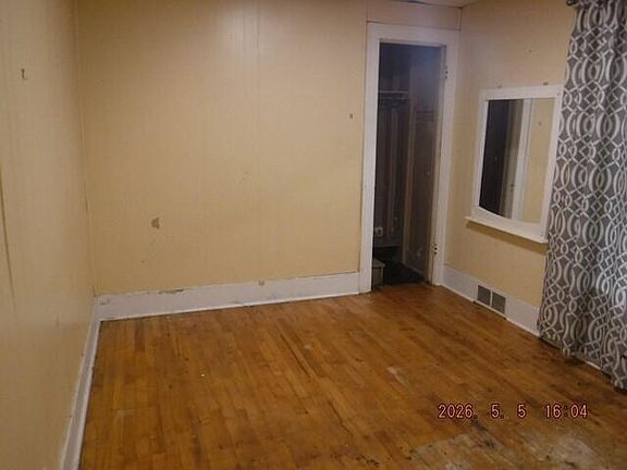 5th image of 2726 E Main St
