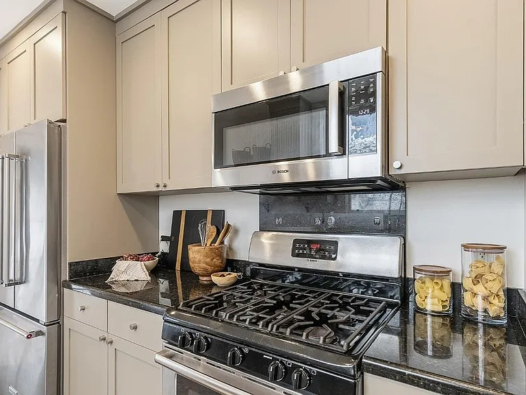 146 Beaver St #20B — Photo 5