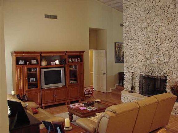 Home For Sale In Heritage Oaks