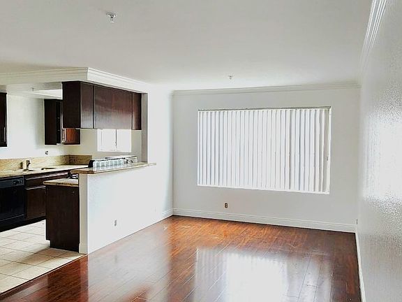 2nd image of 12927 Doty Ave #7