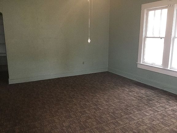 3rd image of 632 West Ave