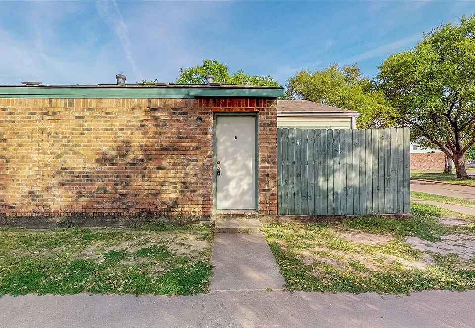 725 Peppertree Dr #8