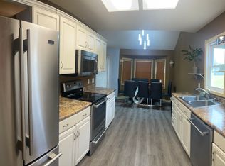 906 Autumn Ridge Ln, Fort Wayne, IN 46804