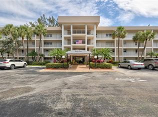 3051 S Palm Aire Dr, Pompano Beach, FL 33069