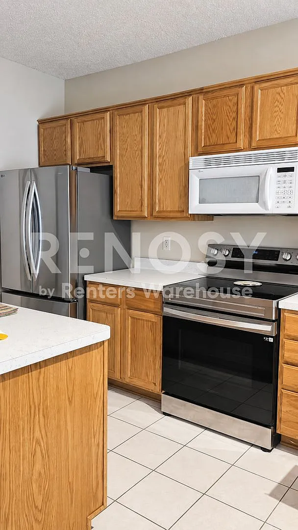 Available October 10th 2 Bedroom 2 Bath Townhouse-End Unit in Farmington — Photo 3