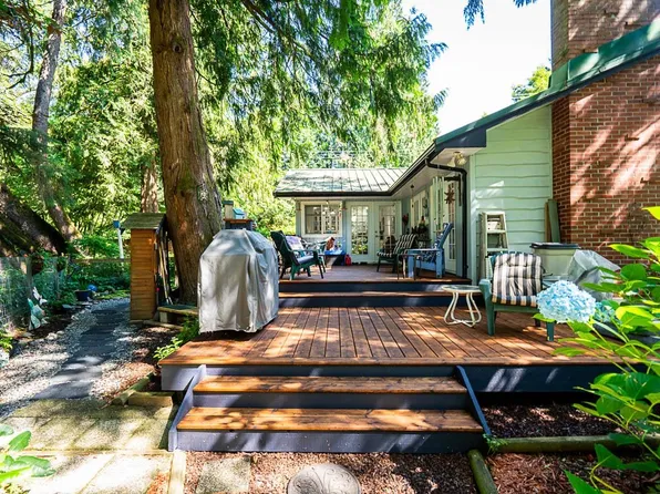 22592 132nd Ave, Maple Ridge, BC V4R 2R2