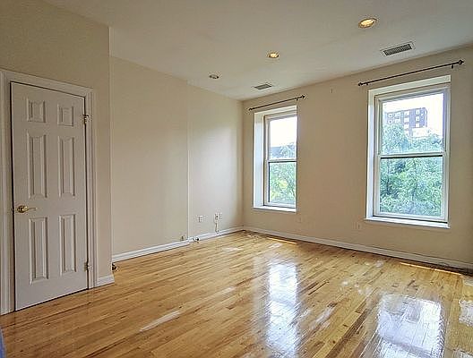 1st image of 275 W 132nd St #3