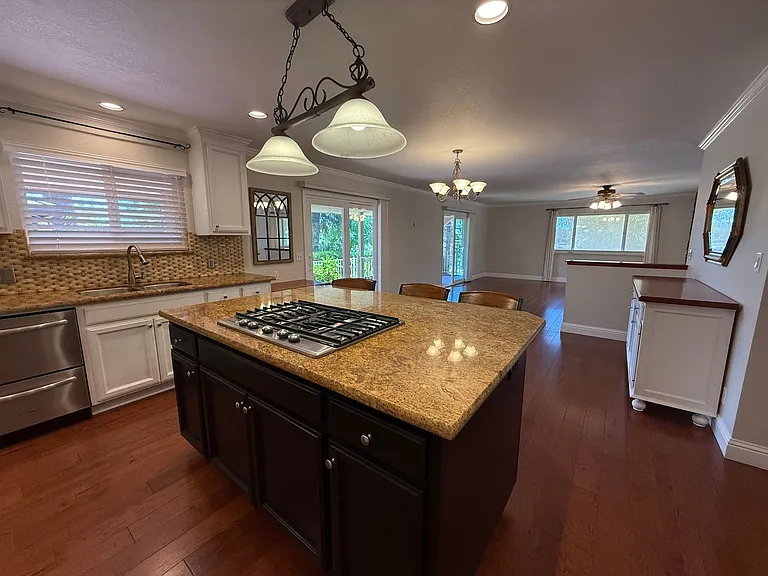 23799 Woodhaven Pl — Photo 23