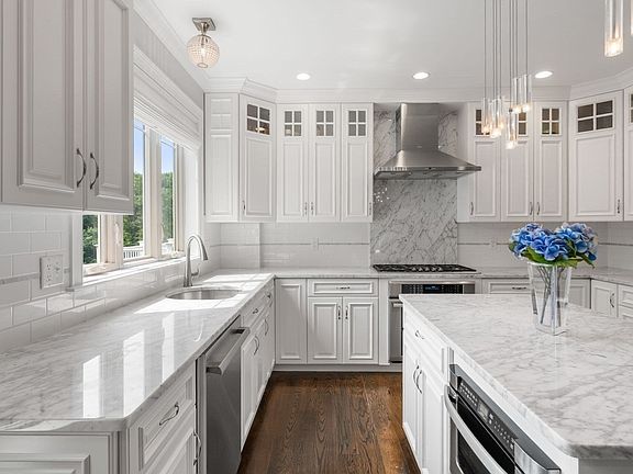 5th image of 126 Walnut St #126
