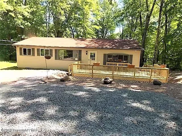 216 Barberry Ln photo 1
