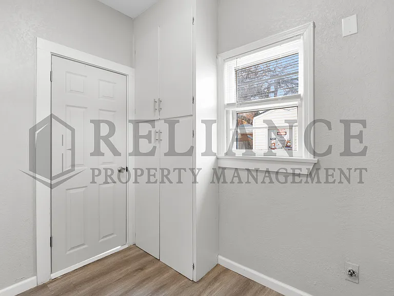 1047 S Glenn St — Photo 21