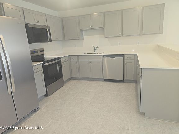 2nd image of 932 SW Richmond Cir SW